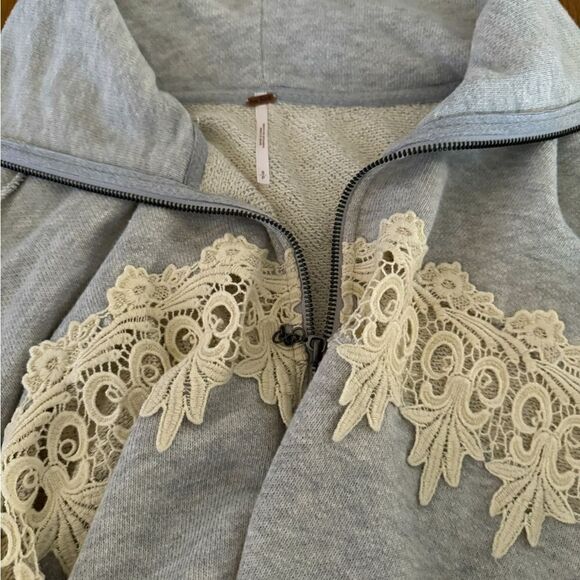 Free People gray 1/4 zip cropped boho sweatshirt  with lace applique detail S - Picture 5 of 13